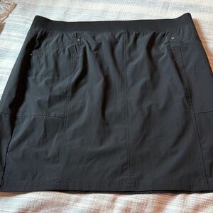 Zenergy by Chico's Black Pull-On skirt with Elastic Waist